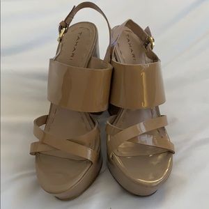 Nude wedges